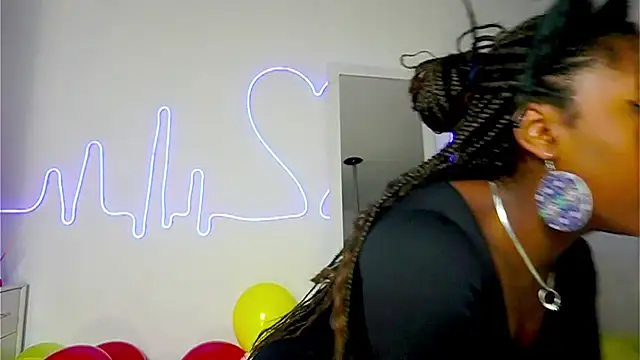 Snapshot of EmmaSanzz_ chatting on 09-21-25, 11:23 EmmaSanzz online show from 09-21-25, 11:23