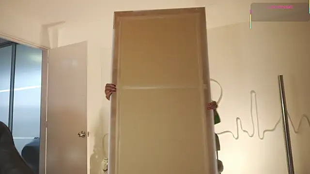 EmmaSanzz  online show from 12-19-25, 12:01