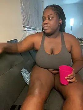 Snapshot of fantasygyal chatting on 07-18-26, 02:27 fantasygyal online show from 07-18-26, 02:27