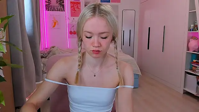 Snapshot of Lily_Young chatting on 06-04-26, 03:23 Lily Young online show from 06-04-26, 03:23