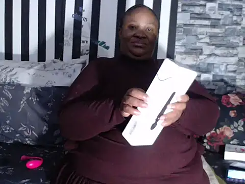 Snapshot of BigHotMatureXx chatting on 09-27-25, 11:54 BigHotMatureXx online show from 09-27-25, 11:54