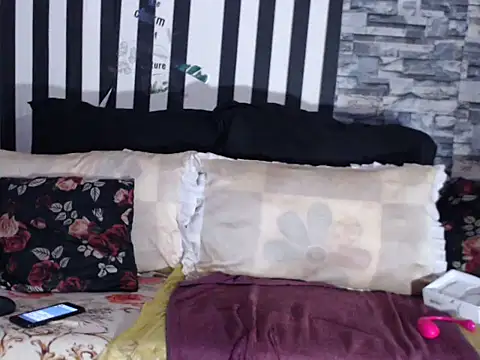 Snapshot of BigHotMatureXx chatting on 10-15-25, 08:25 BigHotMatureXx online show from 10-15-25, 08:25