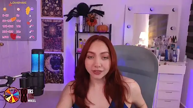 Snapshot of LilyVelvett chatting on 11-20-25, 02:45 LilyVelvett online show from 11-20-25, 02:45