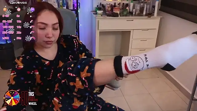 Snapshot of LilyVelvett chatting on 12-16-25, 03:33 LilyVelvett online show from 12-16-25, 03:33