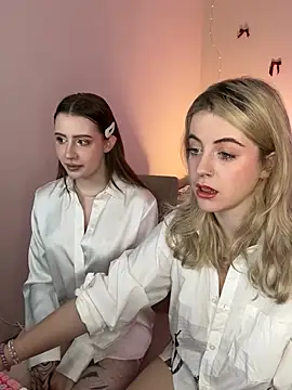 Snapshot of your_favoritegirls chatting on 02-12-25, 04:33 your favoritegirls online show from 02-12-25, 04:33