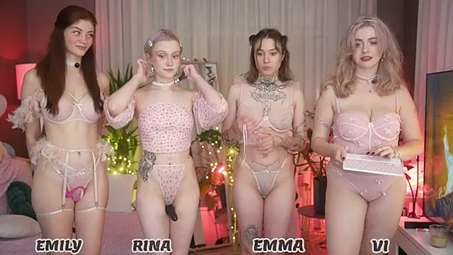 Snapshot of your_favoritegirls chatting on 09-27-25, 11:54 your favoritegirls online show from 09-27-25, 11:54