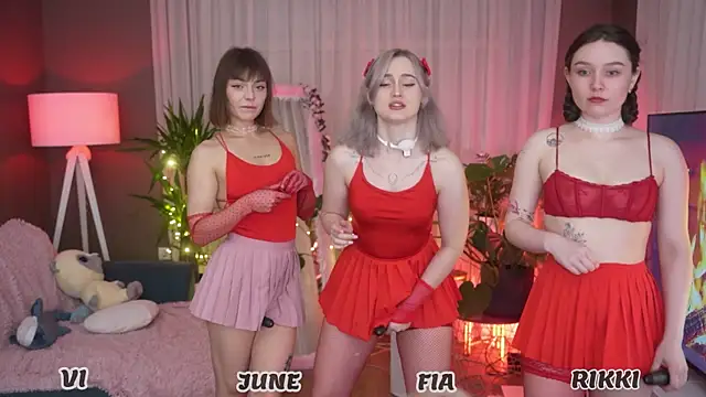 Snapshot of your_favoritegirls chatting on 10-06-25, 02:31 your favoritegirls online show from 10-06-25, 02:31