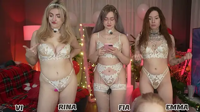 Snapshot of your_favoritegirls chatting on 12-20-25, 02:51 your favoritegirls online show from 12-20-25, 02:51