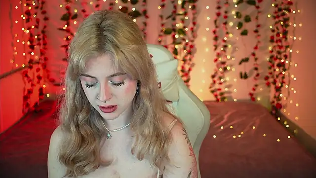 Snapshot of your_favoritegirls chatting on 03-17-26, 05:27 your favoritegirls online show from 03-17-26, 05:27