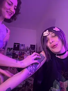 Dooubletroublee online show from 06-14-26, 10:23