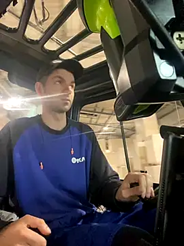 Snapshot of Ricoleckt chatting on 09-17-25, 03:24 Ricoleckt online show from 09-17-25, 03:24