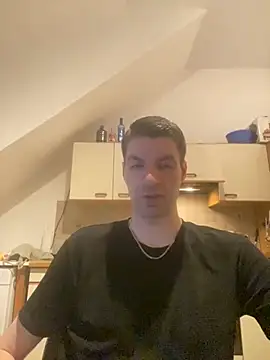 Snapshot of Ricoleckt chatting on 10-13-25, 04:51 Ricoleckt online show from 10-13-25, 04:51