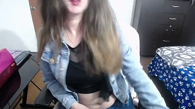 Luna girlhot  online show from 02-21-25, 09:00