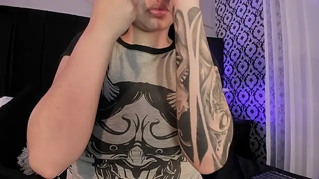 Snapshot of Adeelinee chatting on 12-01-25, 07:41 Adeelinee online show from 12-01-25, 07:41