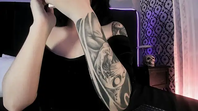 Snapshot of Adeelinee chatting on 02-11-26, 08:03 Adeelinee online show from 02-11-26, 08:03