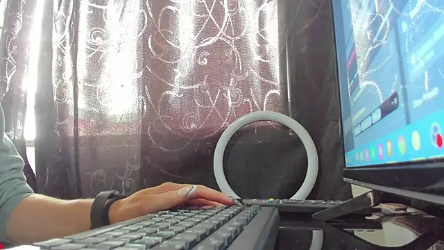 Snapshot of samantha__wilson chatting on 10-29-25, 02:52 samantha wilson online show from 10-29-25, 02:52