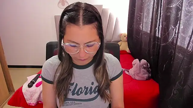 Snapshot of samantha__wilson chatting on 11-26-25, 01:45 samantha wilson online show from 11-26-25, 01:45