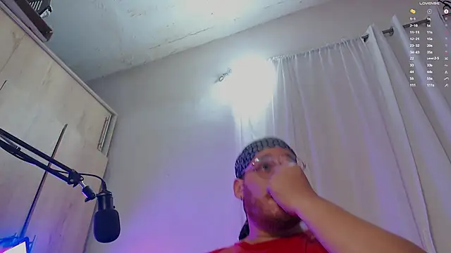 Snapshot of anotherbigboy_ chatting on 10-29-25, 12:18 anotherbigboy online show from 10-29-25, 12:18