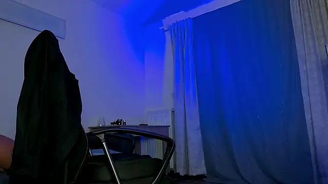 Snapshot of juliusmasters chatting on 03-04-25, 02:17 juliusmasters online show from 03-04-25, 02:17