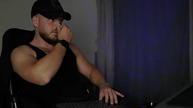 Snapshot of juliusmasters chatting on 09-09-25, 12:32 juliusmasters online show from 09-09-25, 12:32