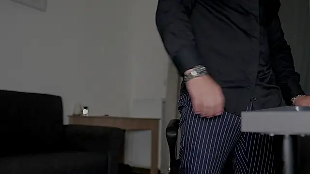 Snapshot of juliusmasters chatting on 10-05-25, 06:50 juliusmasters online show from 10-05-25, 06:50