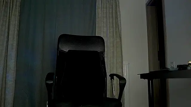 Snapshot of juliusmasters chatting on 10-23-25, 06:39 juliusmasters online show from 10-23-25, 06:39