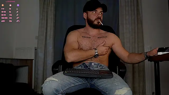 Snapshot of juliusmasters chatting on 10-27-25, 08:24 juliusmasters online show from 10-27-25, 08:24