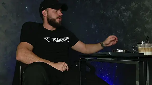 Snapshot of juliusmasters chatting on 11-27-25, 08:11 juliusmasters online show from 11-27-25, 08:11