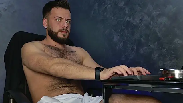 Snapshot of juliusmasters chatting on 12-05-25, 07:54 juliusmasters online show from 12-05-25, 07:54