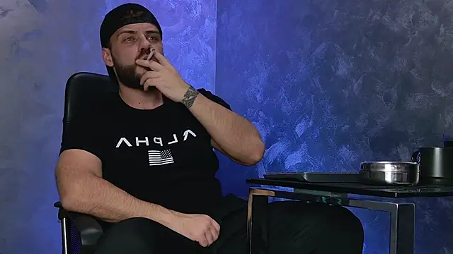 Snapshot of juliusmasters chatting on 12-14-25, 07:40 juliusmasters online show from 12-14-25, 07:40