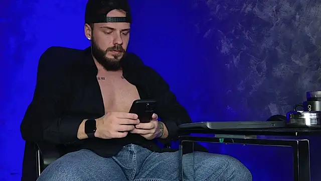 Snapshot of juliusmasters chatting on 12-21-25, 08:16 juliusmasters online show from 12-21-25, 08:16