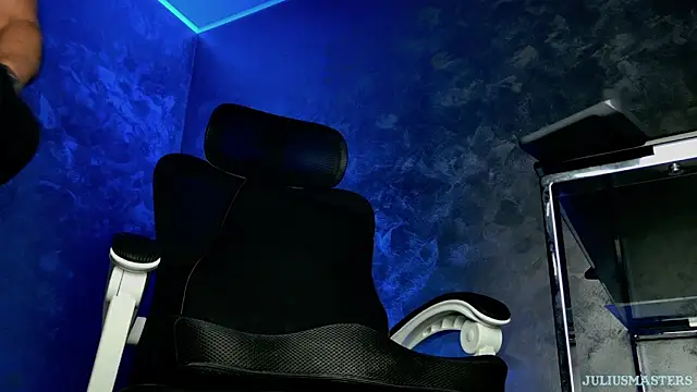 Snapshot of juliusmasters chatting on 03-09-26, 08:24 juliusmasters online show from 03-09-26, 08:24