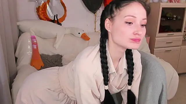 Snapshot of LisaMooore chatting on 12-19-25, 03:19 LisaMooore online show from 12-19-25, 03:19