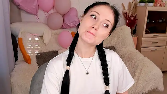 Snapshot of LisaMooore chatting on 02-21-26, 11:00 LisaMooore online show from 02-21-26, 11:00