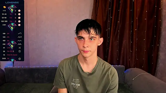 Snapshot of Aaron_Boom chatting on 09-18-25, 10:34 Aaron Boom online show from 09-18-25, 10:34