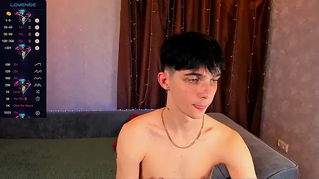 Snapshot of Aaron_Boom chatting on 09-20-25, 01:17 Aaron Boom online show from 09-20-25, 01:17