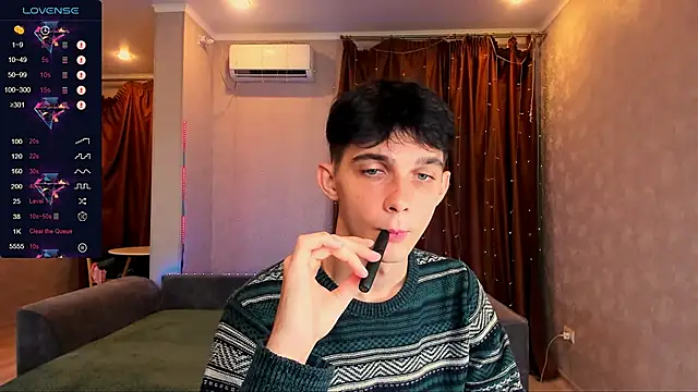 Snapshot of Aaron_Boom chatting on 09-20-25, 11:06 Aaron Boom online show from 09-20-25, 11:06