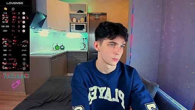 Snapshot of Aaron_Boom chatting on 10-12-25, 01:15 Aaron Boom online show from 10-12-25, 01:15