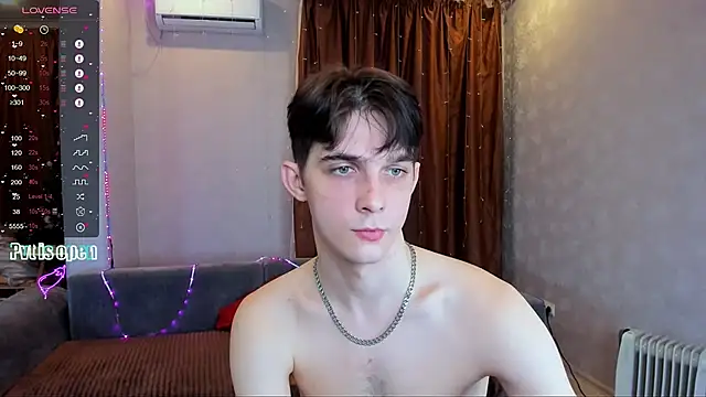 Snapshot of Aaron_Boom chatting on 02-14-26, 04:48 Aaron Boom online show from 02-14-26, 04:48