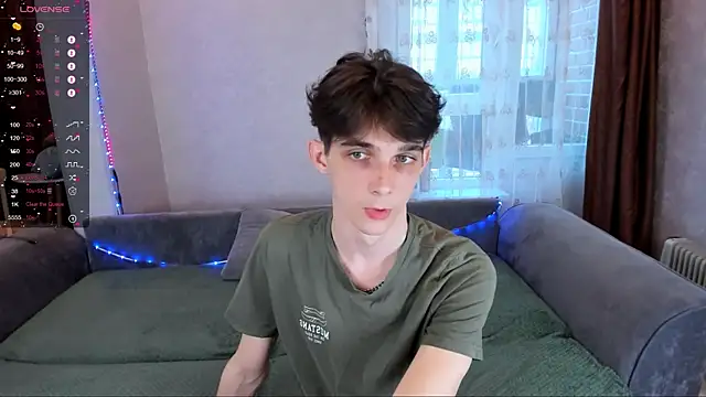 Aaron Boom online show from 04-26-26, 01:09