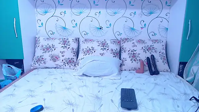 Snapshot of demiemorre chatting on 10-30-25, 04:14 demiemorre online show from 10-30-25, 04:14