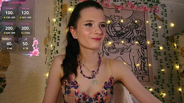 Snapshot of summerhazeee chatting on 03-15-25, 06:10 summerhazeee online show from 03-15-25, 06:10