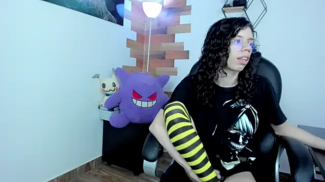 Snapshot of Angel_Dust18 chatting on 01-18-25, 08:09 Angel Dust18 online show from 01-18-25, 08:09