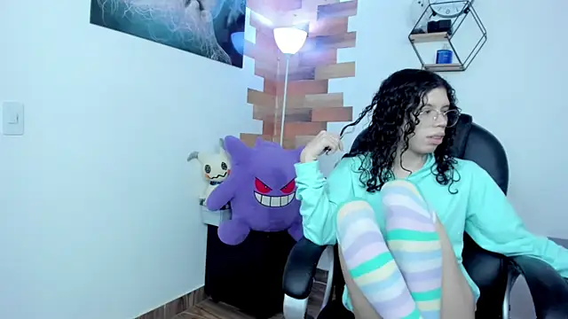 Snapshot of Angel_Dust18 chatting on 01-19-25, 08:41 Angel Dust18 online show from 01-19-25, 08:41