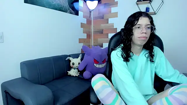 Snapshot of Angel_Dust18 chatting on 01-26-25, 08:23 Angel Dust18 online show from 01-26-25, 08:23