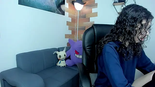 Snapshot of Angel_Dust18 chatting on 02-21-25, 08:27 Angel Dust18 online show from 02-21-25, 08:27