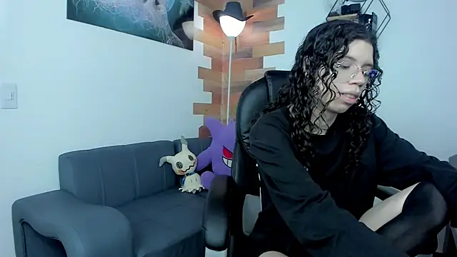 Snapshot of Angel_Dust18 chatting on 02-22-25, 08:20 Angel Dust18 online show from 02-22-25, 08:20