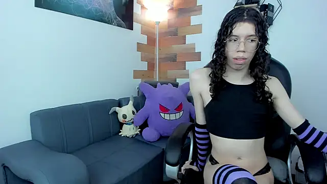 Snapshot of Angel_Dust18 chatting on 02-25-25, 08:09 Angel Dust18 online show from 02-25-25, 08:09