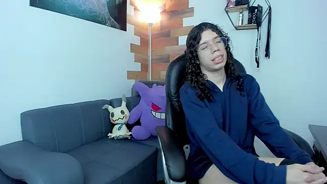 Snapshot of Angel_Dust18 chatting on 03-06-25, 08:27 Angel Dust18 online show from 03-06-25, 08:27