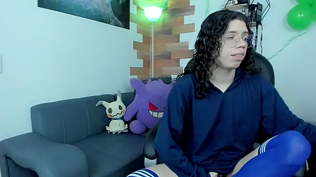 Snapshot of Angel_Dust18 chatting on 03-18-25, 08:37 Angel Dust18 online show from 03-18-25, 08:37